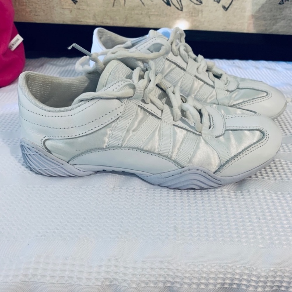 Nfinity Cheer Shoes Sz 5.5